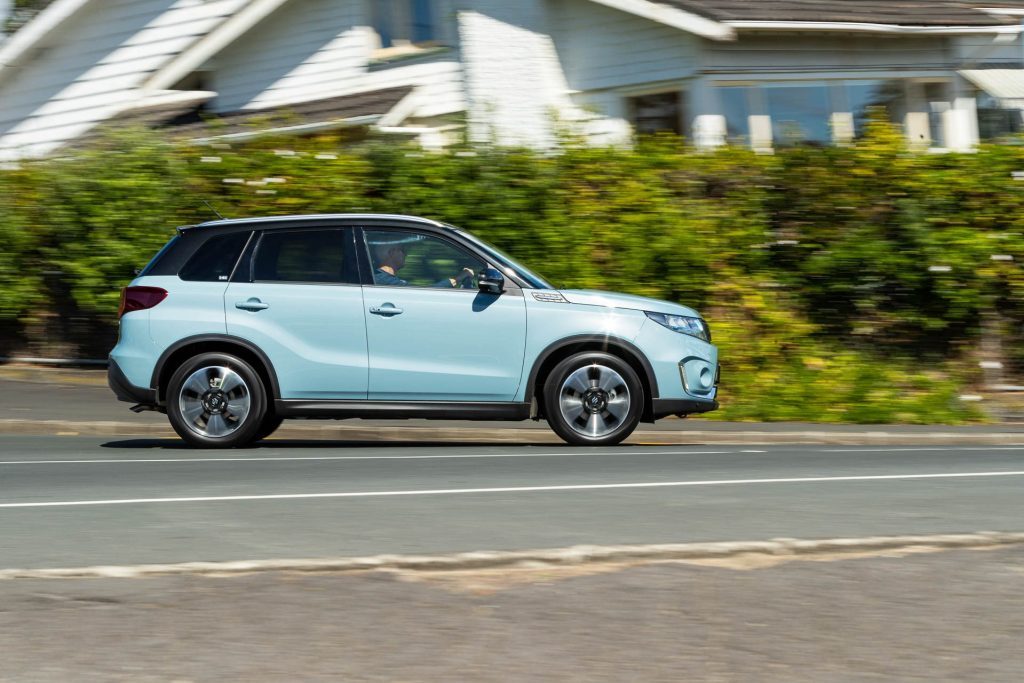 Side view of the Suzuki Vitara Hybrid