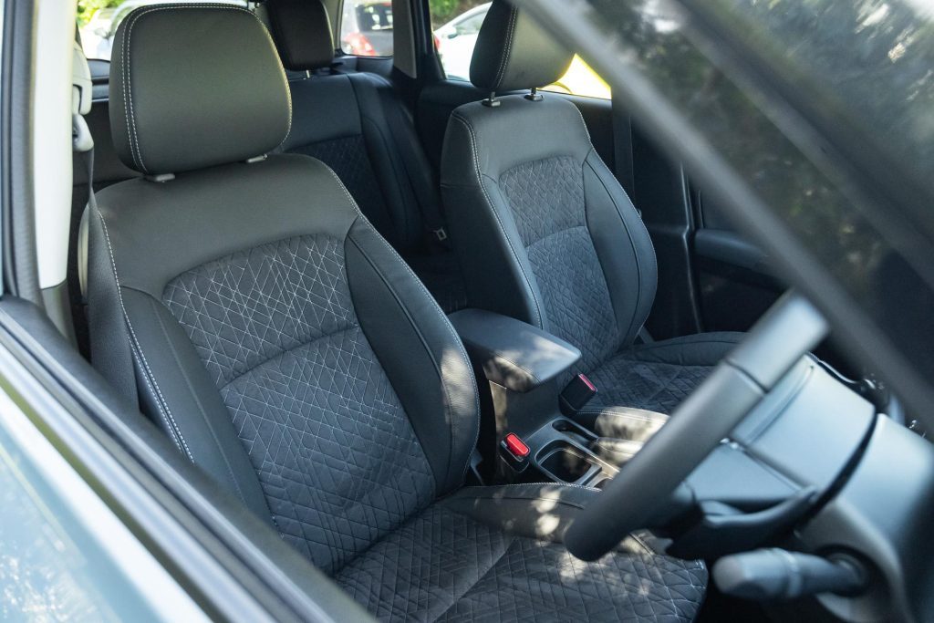 Suzuki Vitara Hybrid front seats