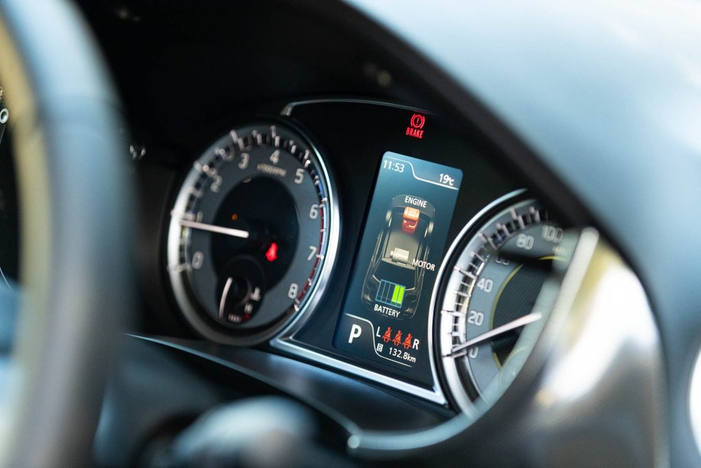 Speedo inside the Suzuki Vitara Hybrid