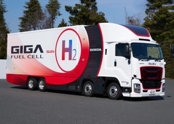 Isuzu Giga with hydrogen fuel cell