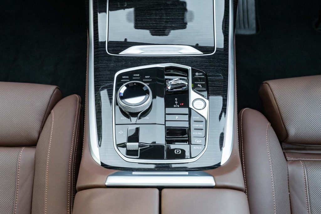 Centre console in the BMW X7 xDrive40D