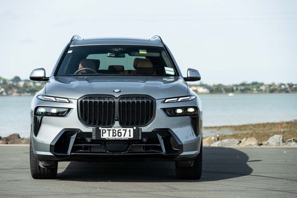 BMW X7 xDrive40D front shot