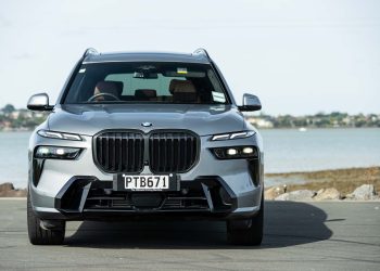 BMW X7 40d front view