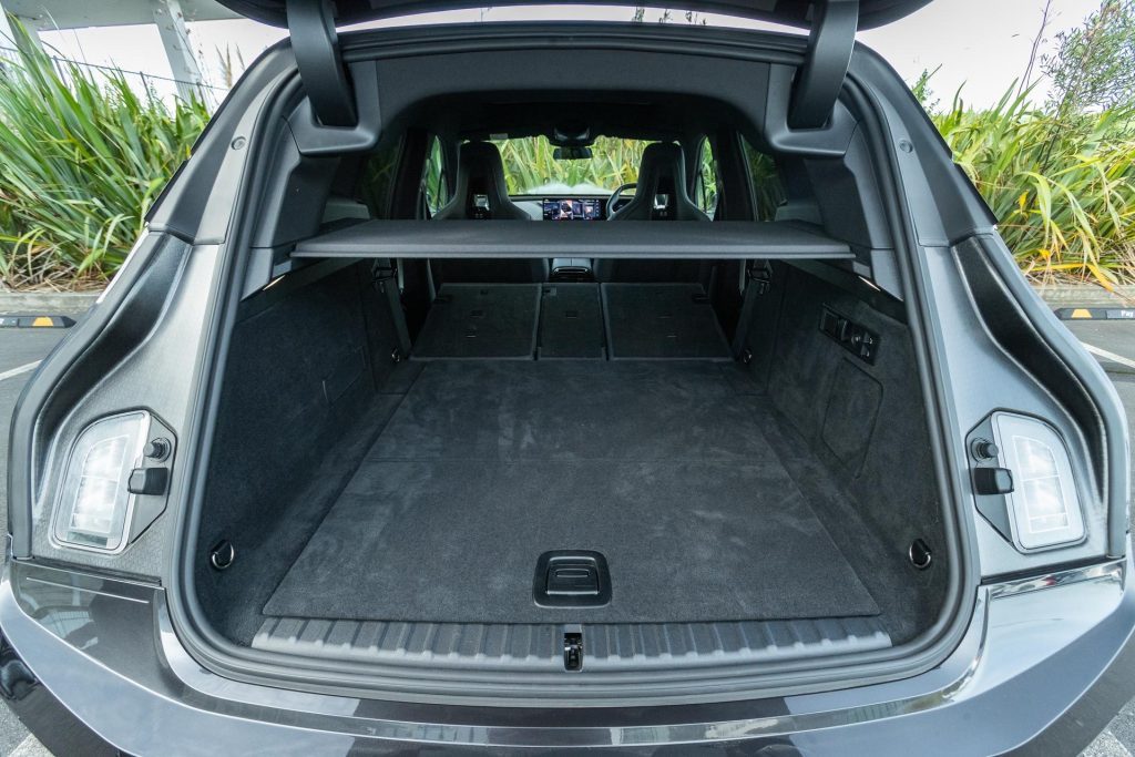 Boot space area of the BMW iX M60