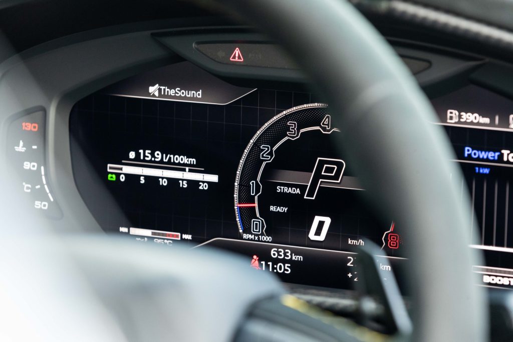 Lamborghini Urus Performante dash detail