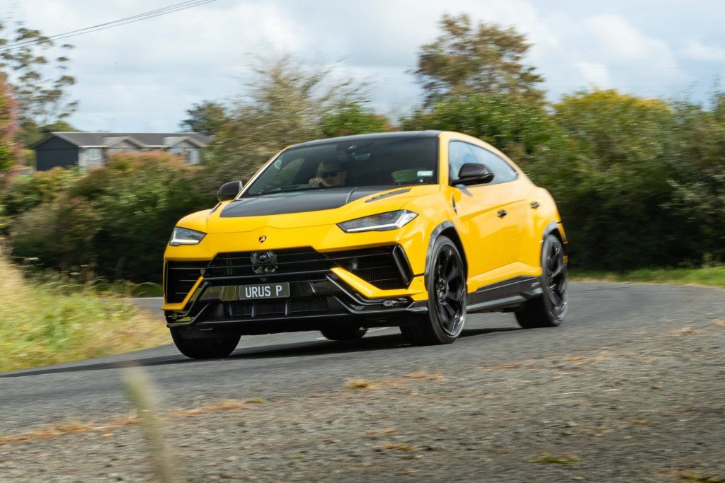 Lamborghini Urus Performante taking a corner