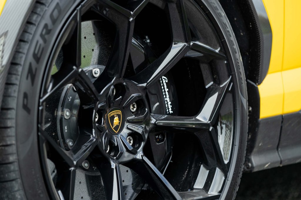 Lamborghini Urus Performante 22 inch wheels