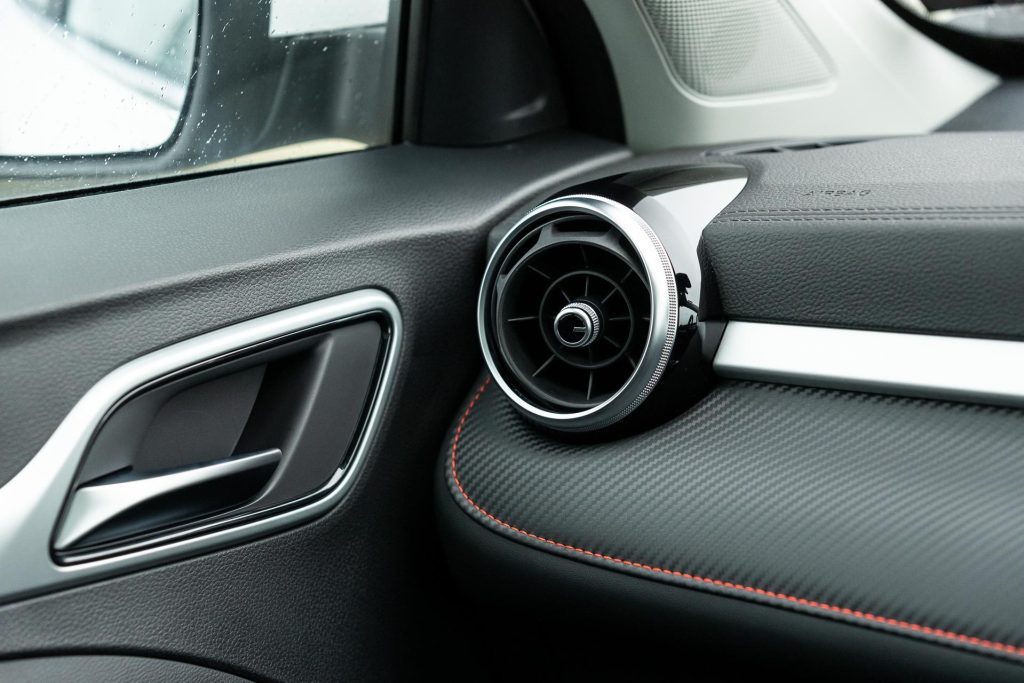 MG ZS interior trim with carbon fibre look vinyl