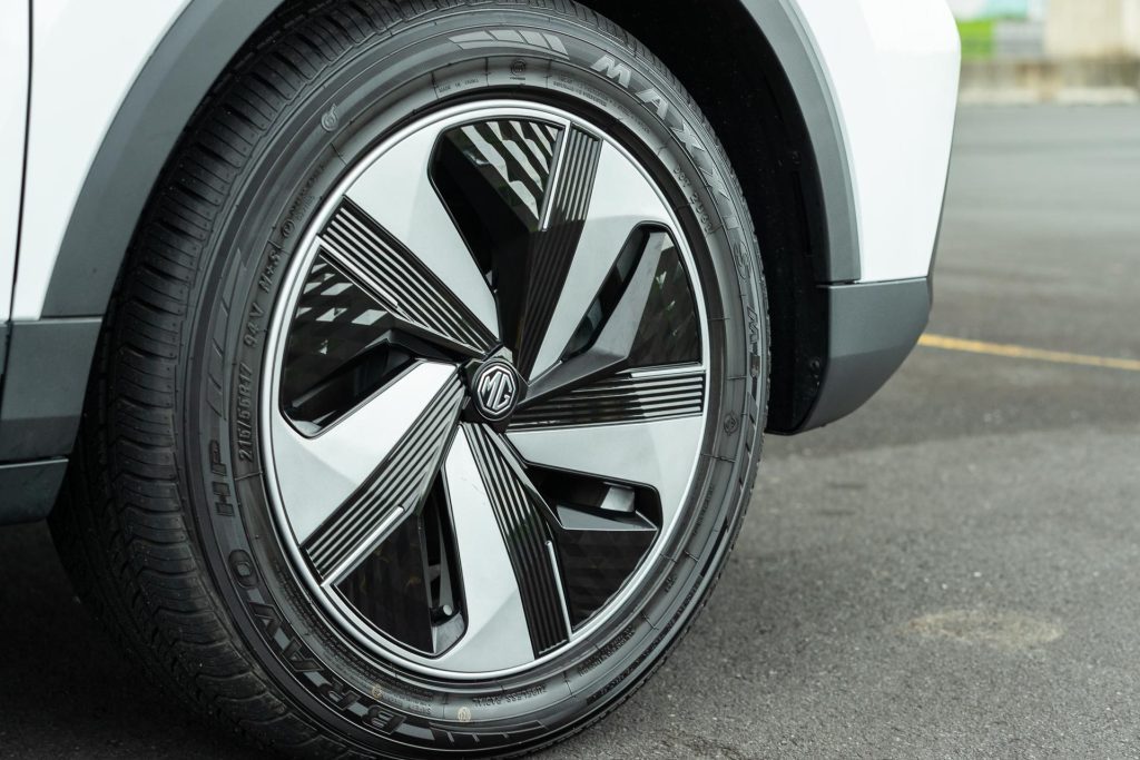MG ZS EV LR wheel detail