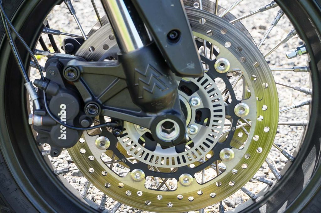 Brembo brakes of the Moto Morini Seiemmezzo 650 SCR