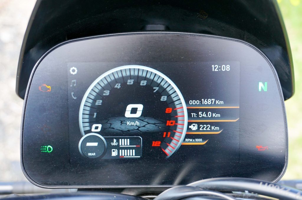 Instrument cluster on the Seiemmezzo 650 SCR