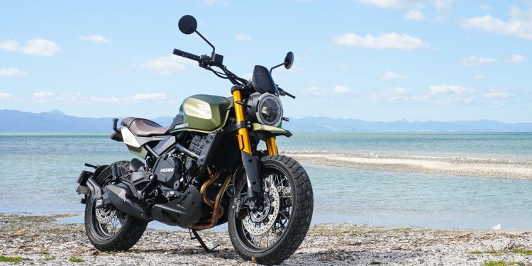 Moto Morini Seiemmezzo 650 SCR parked on a beach