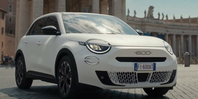 Fiat 600e driving through Italian city