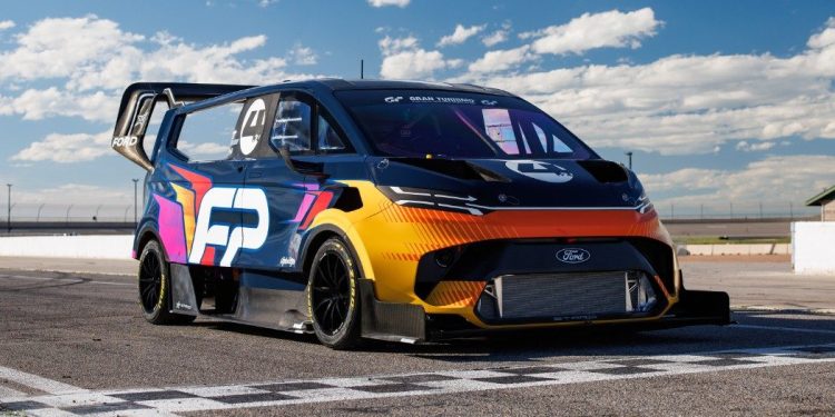 Ford SuperVan 4.2 at starting line