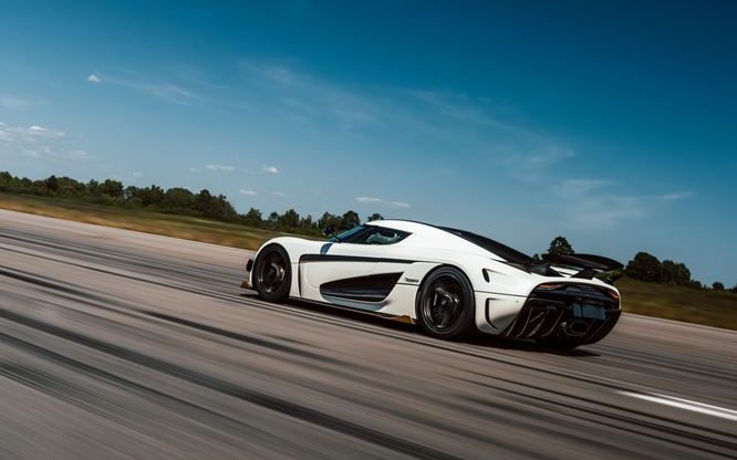 Koenigsegg Regera speeding on runway