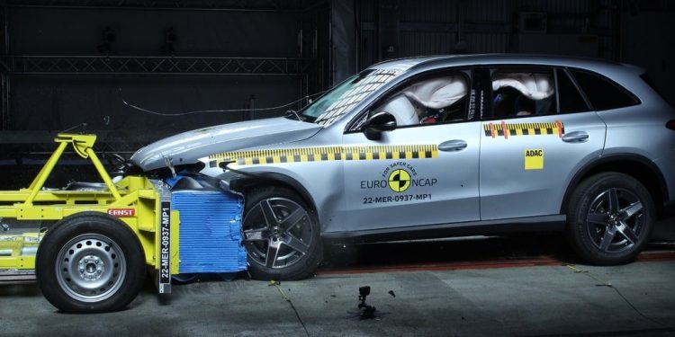 Mercedes-Benz GLC front crash test