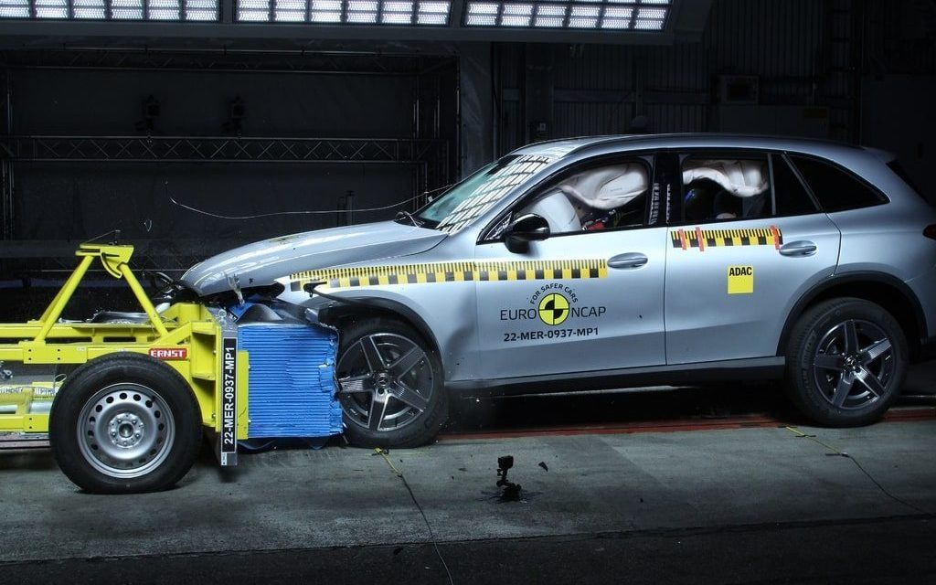 Mercedes-Benz GLC front crash test