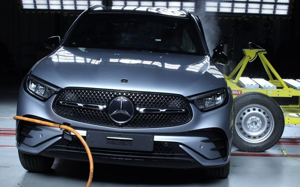 Mercedes-Benz GLC side impact crash test