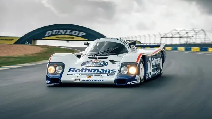 Porsche 962 driving on Le Mans race track