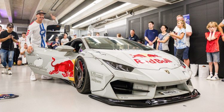 Mad Mike standing next to Lamborghini Huracan