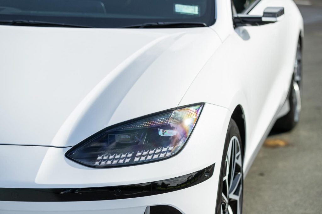 Front headlights of the Hyundai Ioniq 6