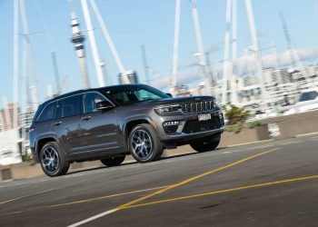 Jeep Grand Cherokee 4xE driving on the Auckland Westhaven marina