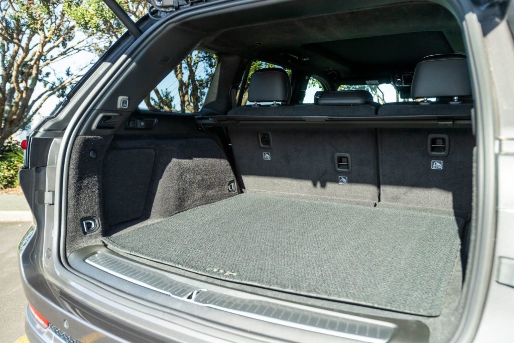 Boot space in the Jeep Grand Cherokee 4xE