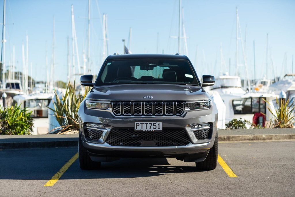 Jeep Grand Cherokee 4xE Summit Reserve front end