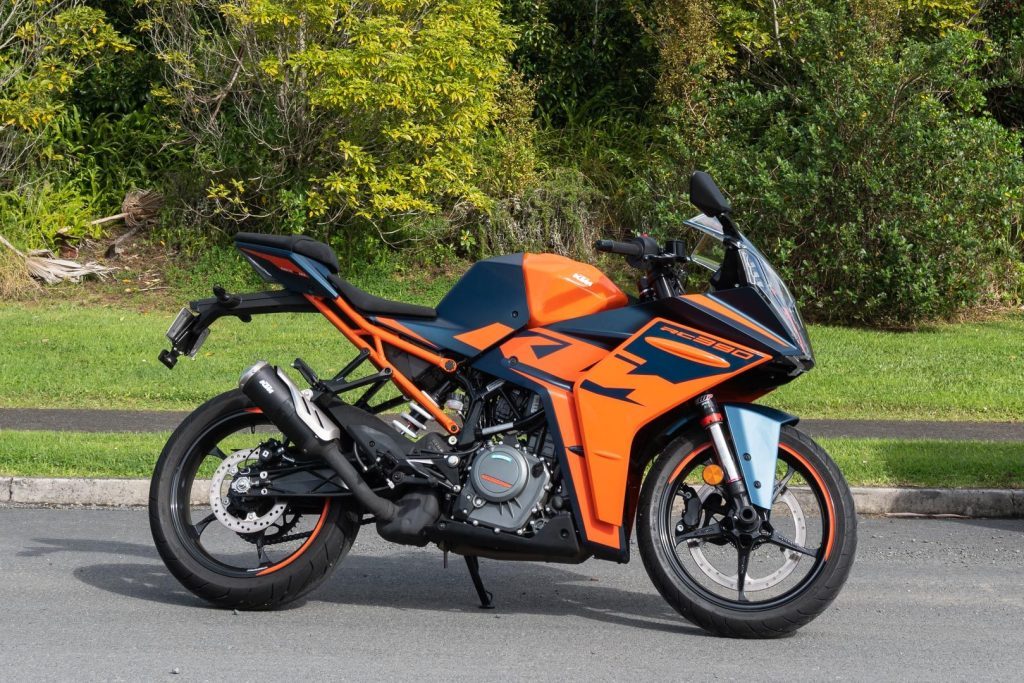 Side profile of KTM RC 390