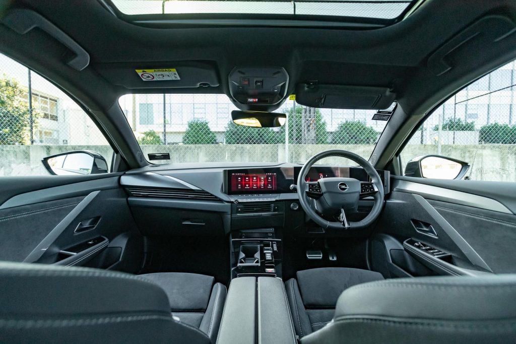 Front interior view of the new Opel Astra SRi, with sunroof visible