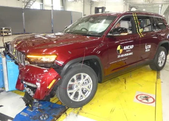 Jeep Grand Cherokee frontal crash test