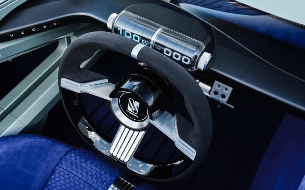 Makkina Triumph TR25 show car interior