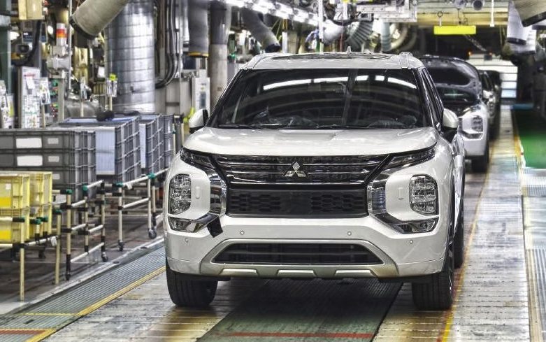 Mitsubishi Outlander PHEV on production line