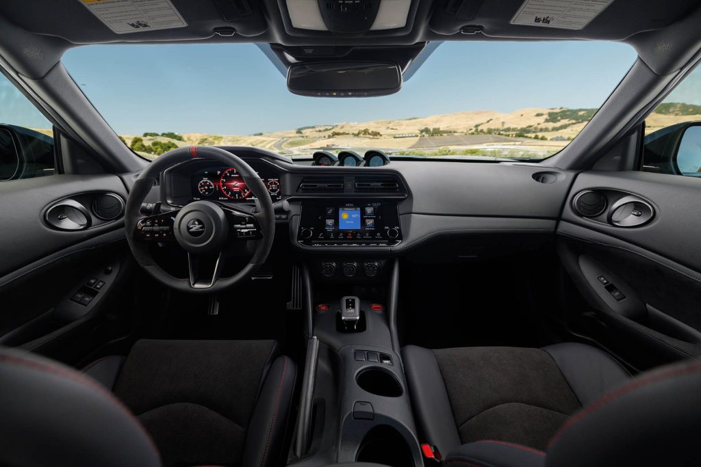 Nissan Z Nismo interior