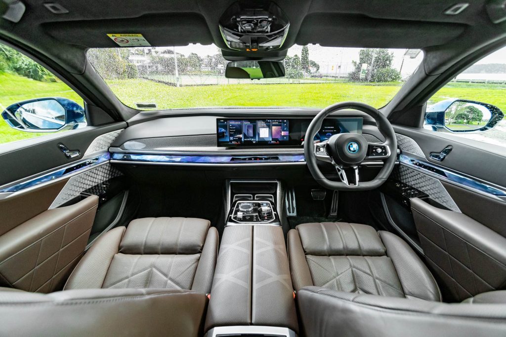 BMW i7 front interior view layout