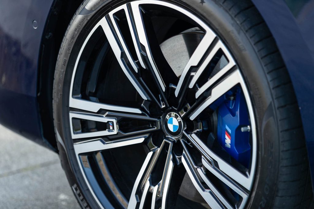 Wheel closeup for the BMW i7