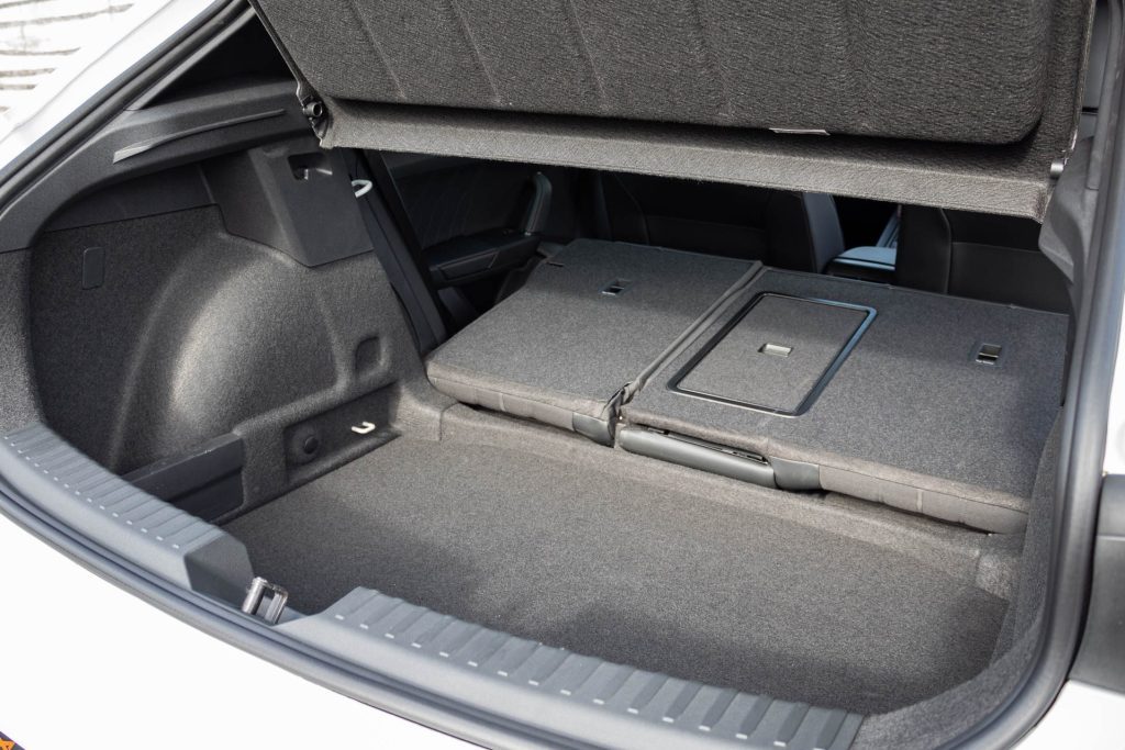 Boot area inside the Cupra Leon V