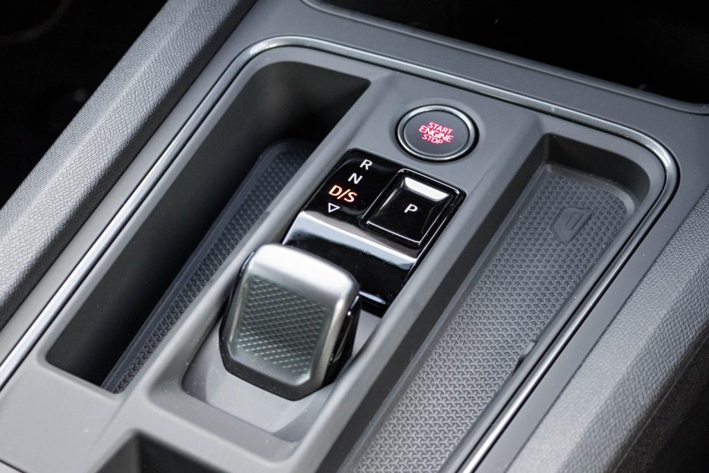 Cupra Leon V gear selector and start engine button
