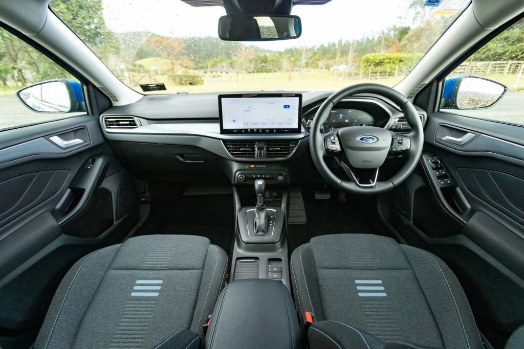 Ford Focus Active front interior view