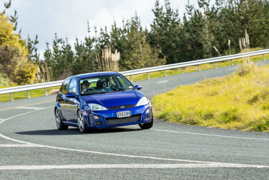 Ford Focus RS taking a corner at pace