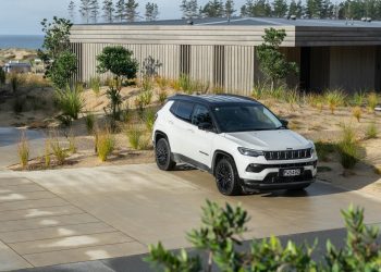 Jeep Compass S 4xe hero shot