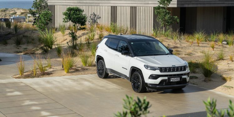 Jeep Compass S 4xe hero shot