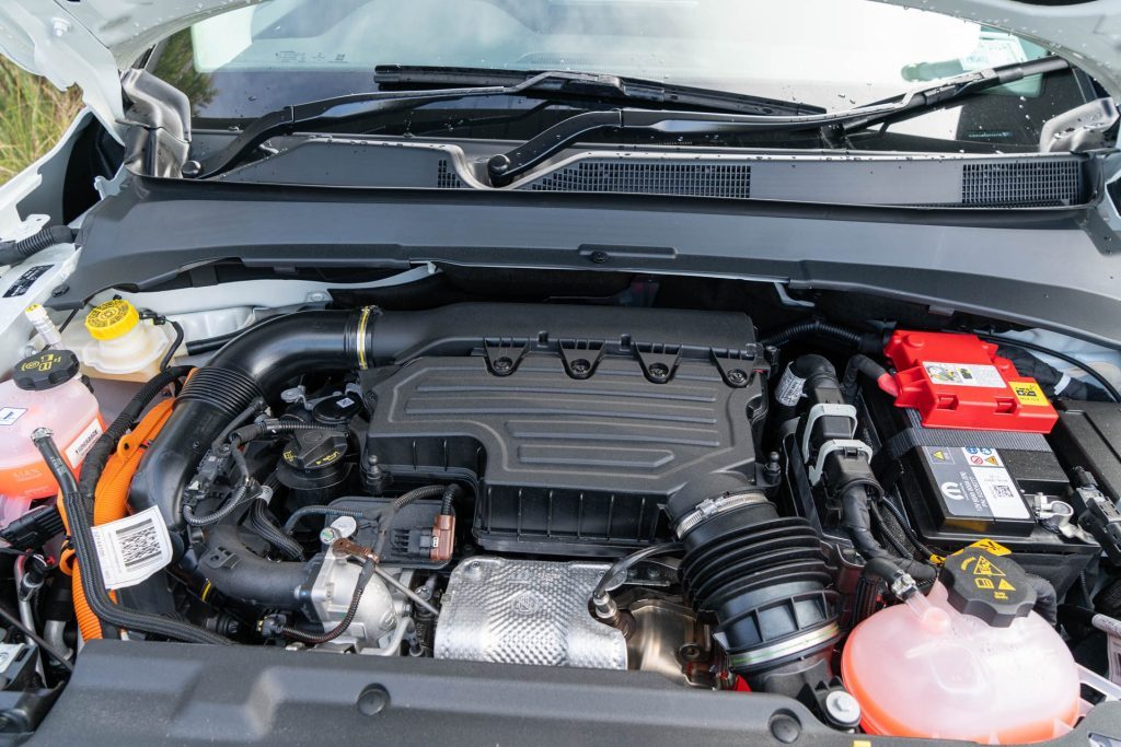 Engine bay in the Jeep Compass S 4xe