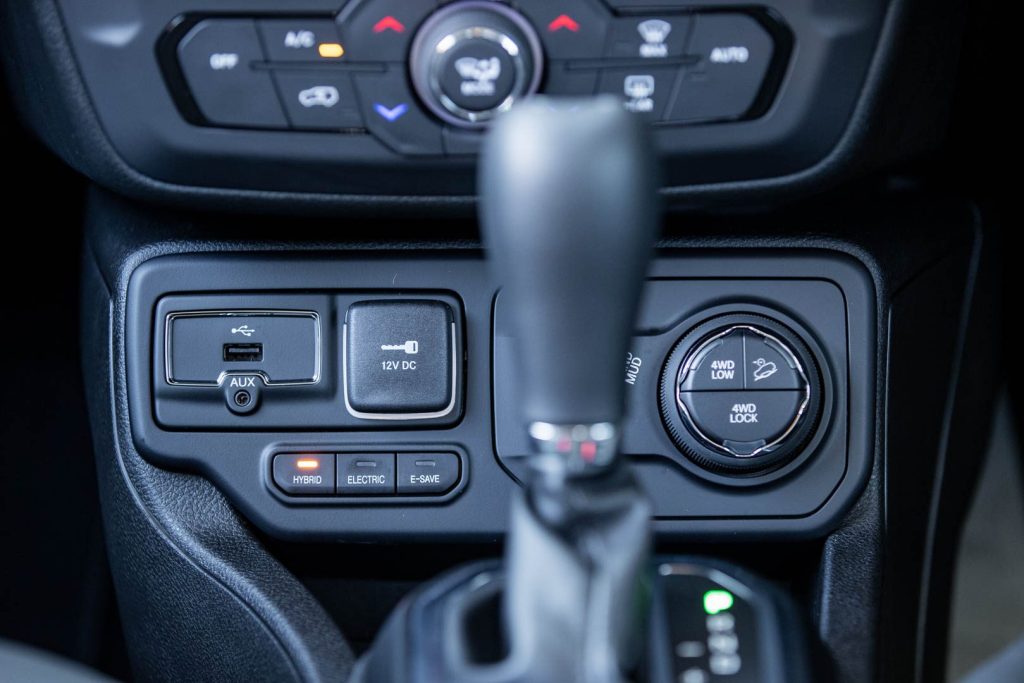 4x4 controls for the Jeep Renegade 4xe