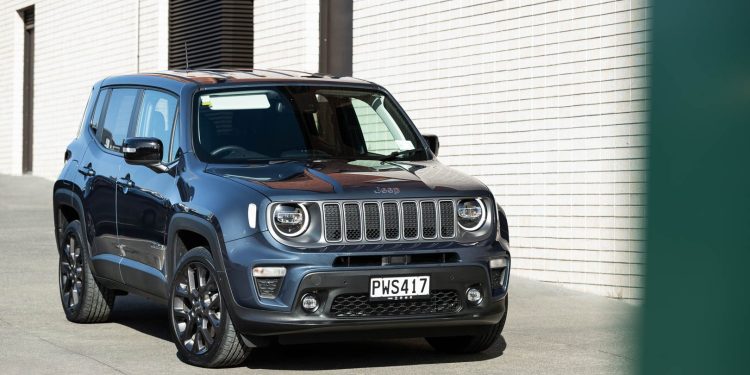 Jeep Renegade Limited 4xe front quarter view