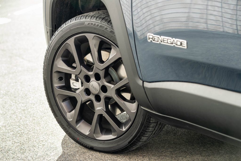 Jeep Renegade 4xe 19 inch wheel