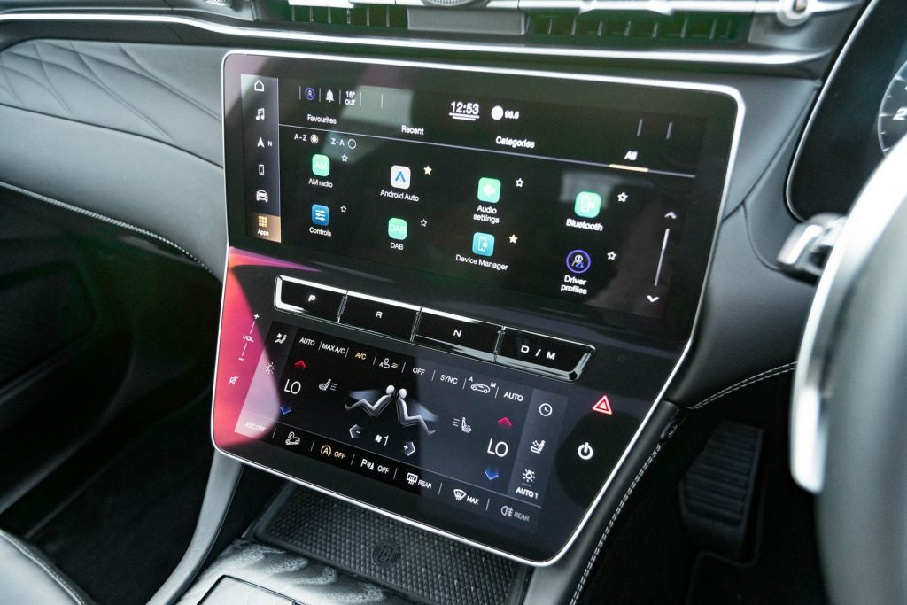 Main screens in the Maserati Grecale Modena. Infotainment, and climate controls