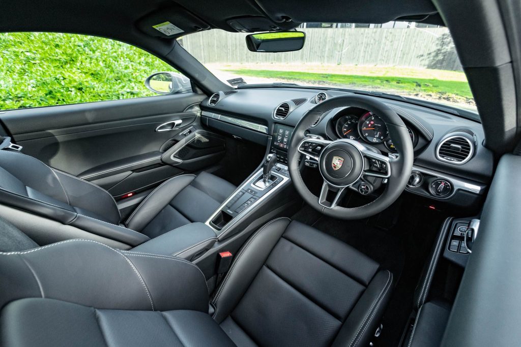 Porsche 718 Cayman interior front layout