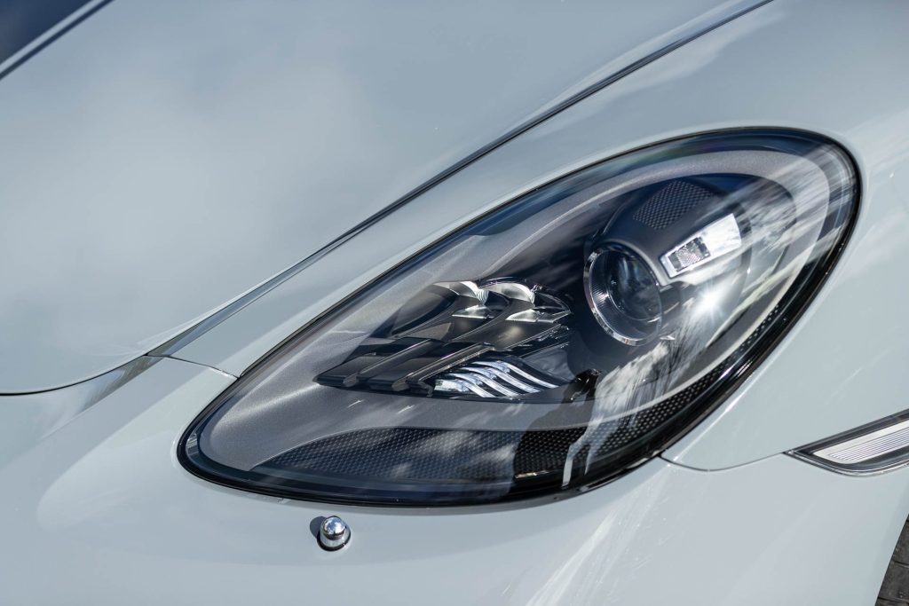 Front headlight in the Porsche 718 Cayman