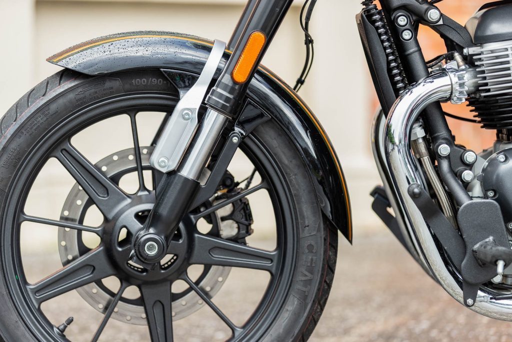 Royal Enfield Super Meteor 650 wheel closeup